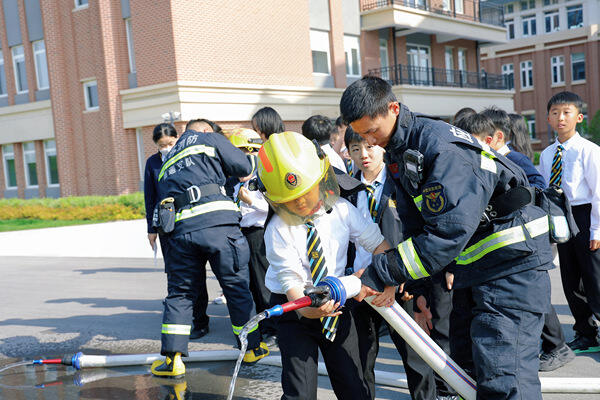 “消防安全”主题集会,南通惠立学校